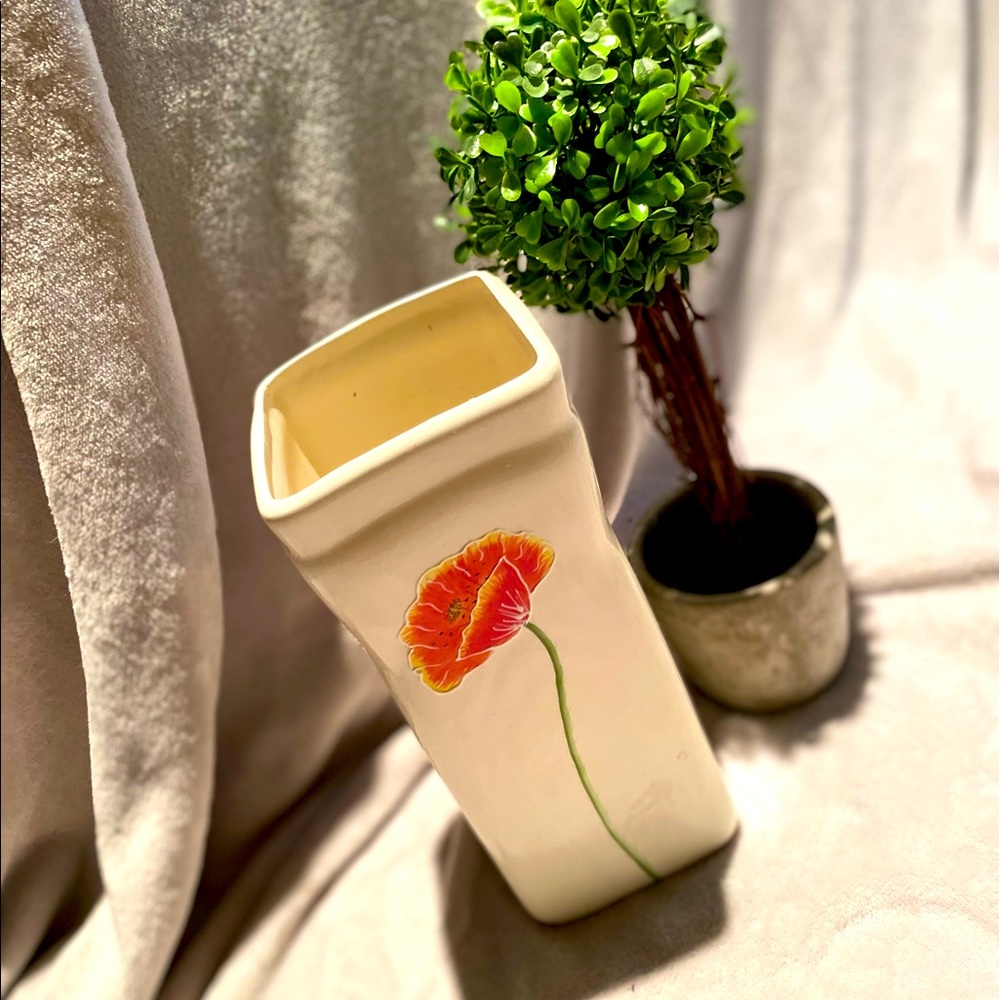 ‼️3/$33‼️ ✨🏺Unique Poppy vase 🏺 ✨